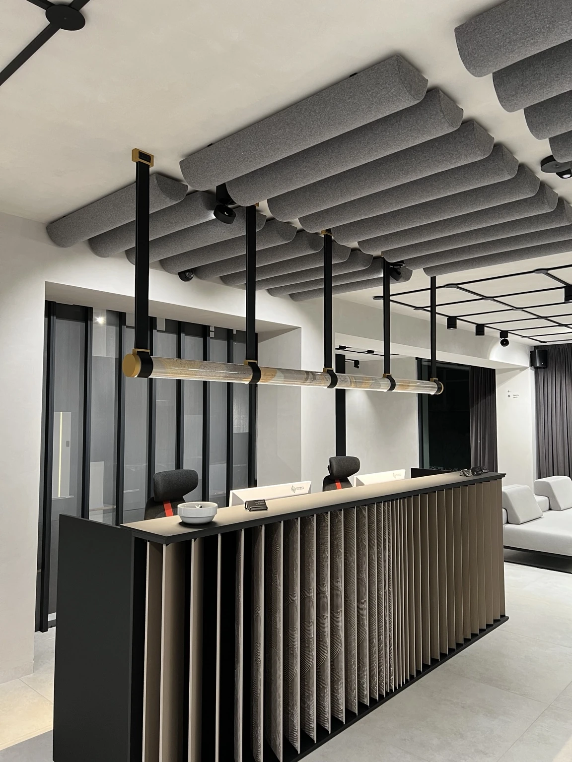 Lada recepcyjna z dekoracyjnym frontem — Star Training Center · Końskie